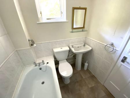 1 bedroom Studio flat to let in Spinney Gardens, London, SE19