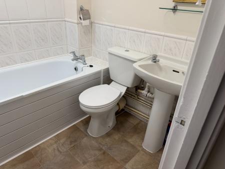 1 bedroom Studio flat to let in Spinney Gardens, London, SE19