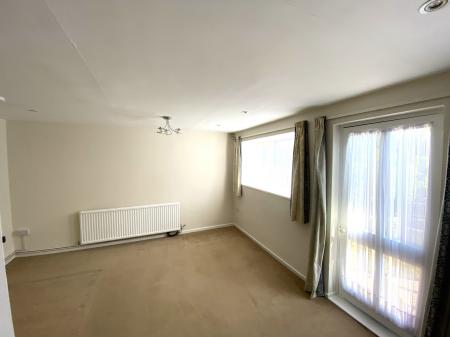 1 bedroom Studio flat to let in Spinney Gardens, London, SE19