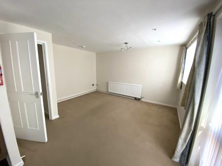 1 bedroom Studio flat to let in Spinney Gardens, London, SE19