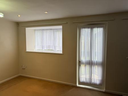 1 bedroom Studio flat to let in Spinney Gardens, London, SE19