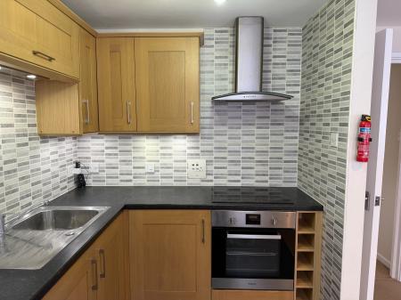 1 bedroom Studio flat to let in Spinney Gardens, London, SE19