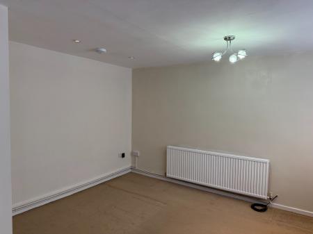 1 bedroom Studio flat to let in Spinney Gardens, London, SE19