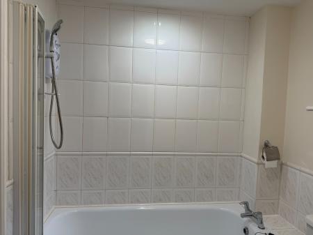 1 bedroom Studio flat to let in Spinney Gardens, London, SE19