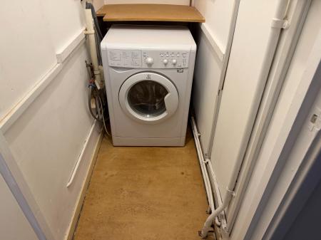 1 bedroom Studio flat to let in Spinney Gardens, London, SE19
