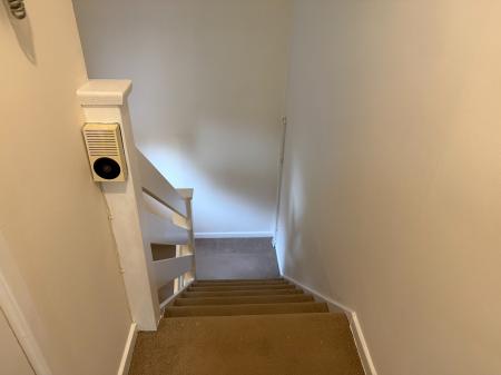 1 bedroom Studio flat to let in Spinney Gardens, London, SE19