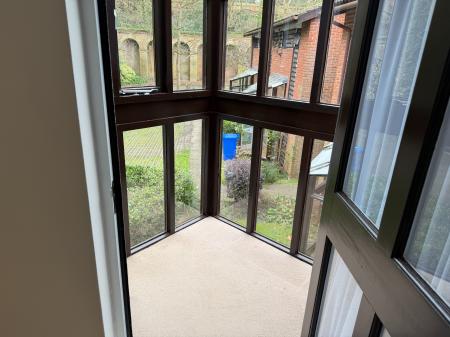 1 bedroom Studio flat to let in Spinney Gardens, London, SE19