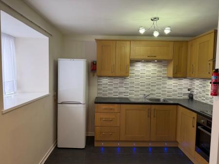 1 bedroom Studio flat to let in Spinney Gardens, London, SE19