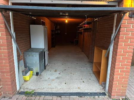 4 bedroom Detached house to let in Acacia Way, Bexley, Sidcup, DA15