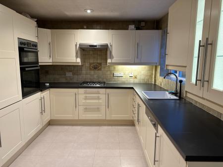 4 bedroom Detached house to let in Acacia Way, Bexley, Sidcup, DA15