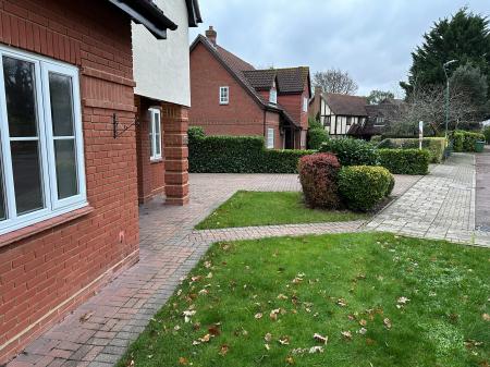 4 bedroom Detached house to let in Acacia Way, Bexley, Sidcup, DA15