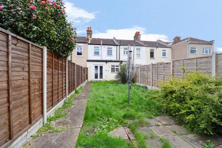 2 bedroom Terraced House to let in Lewis Road, Welling, DA16