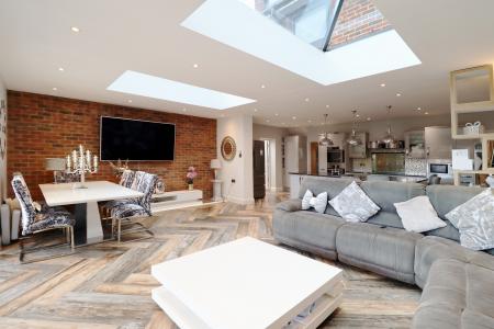 5 bedroom Semi-detached house for sale in Hambledown Road, Bexley, Sidcup, DA15