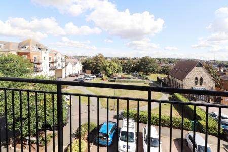 2 bedroom Flat for sale in Constance Grove, Dartford, DA1