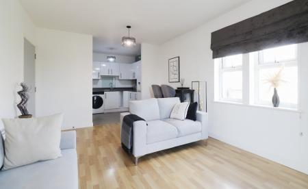 2 bedroom Flat for sale in Constance Grove, Dartford, DA1