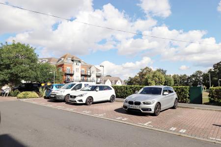 2 bedroom Flat for sale in Constance Grove, Dartford, DA1