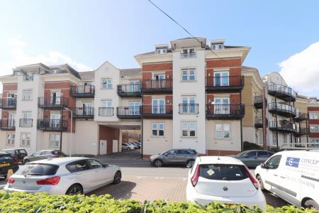 2 bedroom Flat for sale in Constance Grove, Dartford, DA1