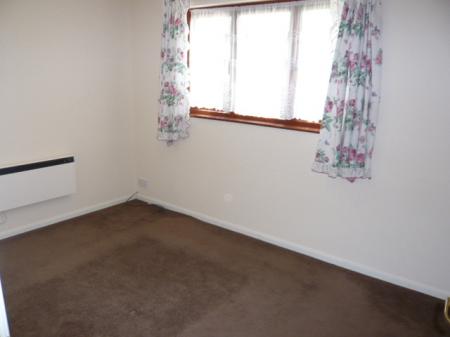 2 bedroom Flat to let in Haig Gardens, Gravesend, DA12
