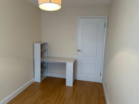 2 bedroom Flat to let in Ruskin Drive, Welling, DA16