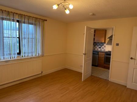 2 bedroom Flat to let in Ruskin Drive, Welling, DA16