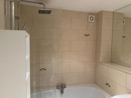 2 bedroom Flat to let in Ruskin Drive, Welling, DA16