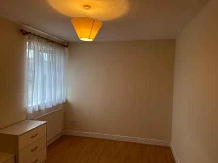 2 bedroom Flat to let in Ruskin Drive, Welling, DA16