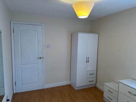 2 bedroom Flat to let in Ruskin Drive, Welling, DA16