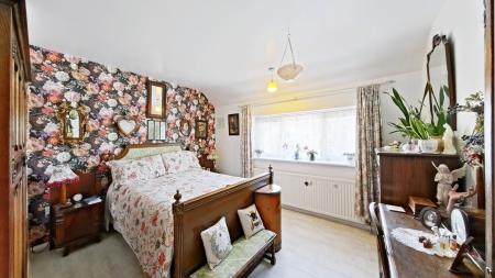 6 bedroom Semi-detached house for sale in Hambledown Road, Sidcup, DA15
