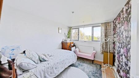 6 bedroom Semi-detached house for sale in Hambledown Road, Sidcup, DA15