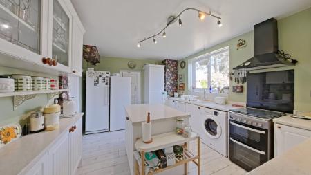 6 bedroom Semi-detached house for sale in Hambledown Road, Sidcup, DA15