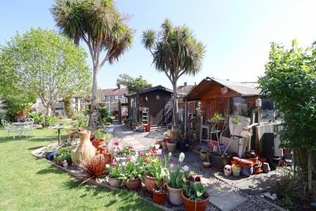 6 bedroom Semi-detached house for sale in Hambledown Road, Sidcup, DA15