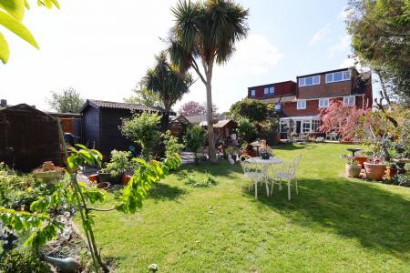 6 bedroom Semi-detached house for sale in Hambledown Road, Sidcup, DA15