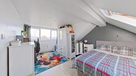 6 bedroom Semi-detached house for sale in Hambledown Road, Sidcup, DA15