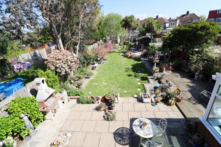 6 bedroom Semi-detached house for sale in Hambledown Road, Sidcup, DA15