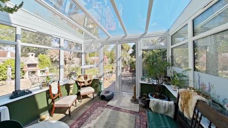 6 bedroom Semi-detached house for sale in Hambledown Road, Sidcup, DA15