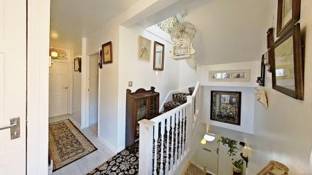 6 bedroom Semi-detached house for sale in Hambledown Road, Sidcup, DA15