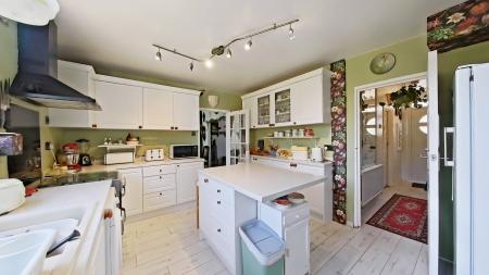 6 bedroom Semi-detached house for sale in Hambledown Road, Sidcup, DA15