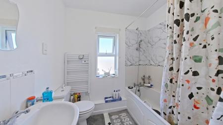 2 bedroom Flat for sale in Critchley Avenue, Dartford, DA1