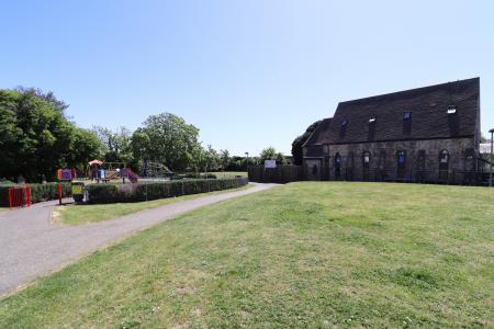 2 bedroom Flat for sale in Critchley Avenue, Dartford, DA1
