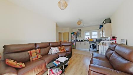 2 bedroom Flat for sale in Critchley Avenue, Dartford, DA1