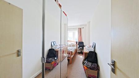 2 bedroom Flat for sale in Critchley Avenue, Dartford, DA1