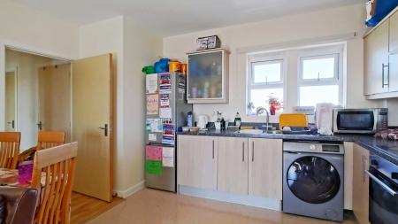 2 bedroom Flat for sale in Critchley Avenue, Dartford, DA1