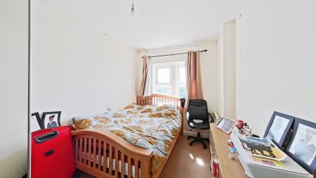 2 bedroom Flat for sale in Critchley Avenue, Dartford, DA1