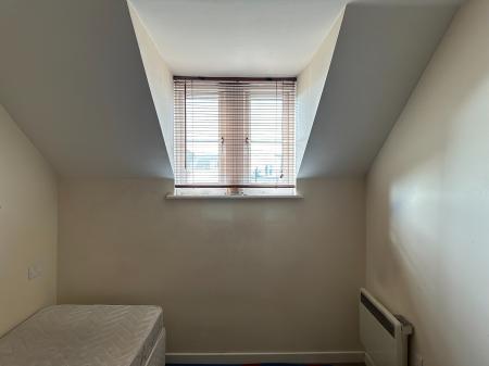 2 bedroom Flat to let in Critchley Avenue, Dartford, DA1