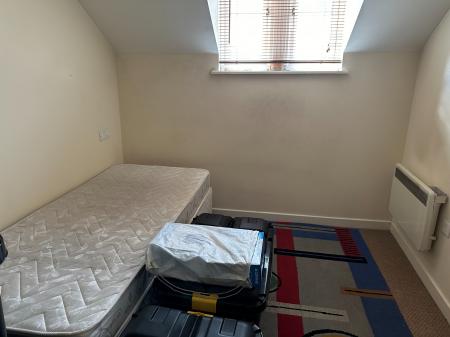 2 bedroom Flat to let in Critchley Avenue, Dartford, DA1