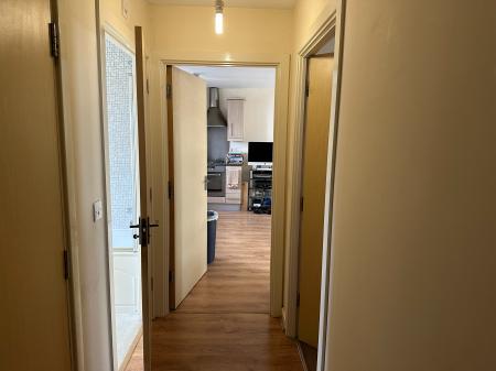 2 bedroom Flat to let in Critchley Avenue, Dartford, DA1