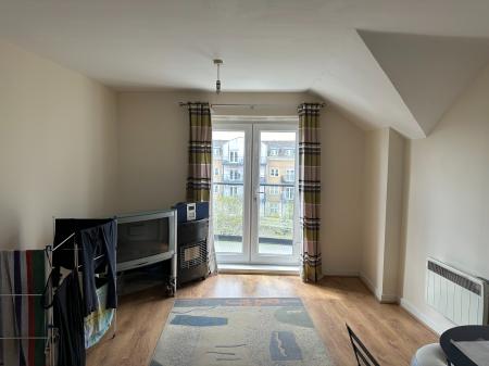2 bedroom Flat to let in Critchley Avenue, Dartford, DA1