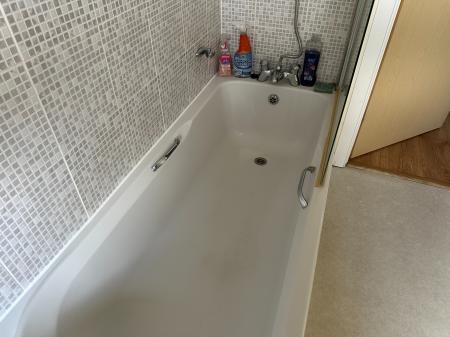 2 bedroom Flat to let in Critchley Avenue, Dartford, DA1