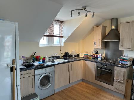 2 bedroom Flat to let in Critchley Avenue, Dartford, DA1