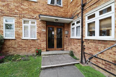 2 bedroom Flat for sale in Longlands Court, Bexley, Sidcup, DA15
